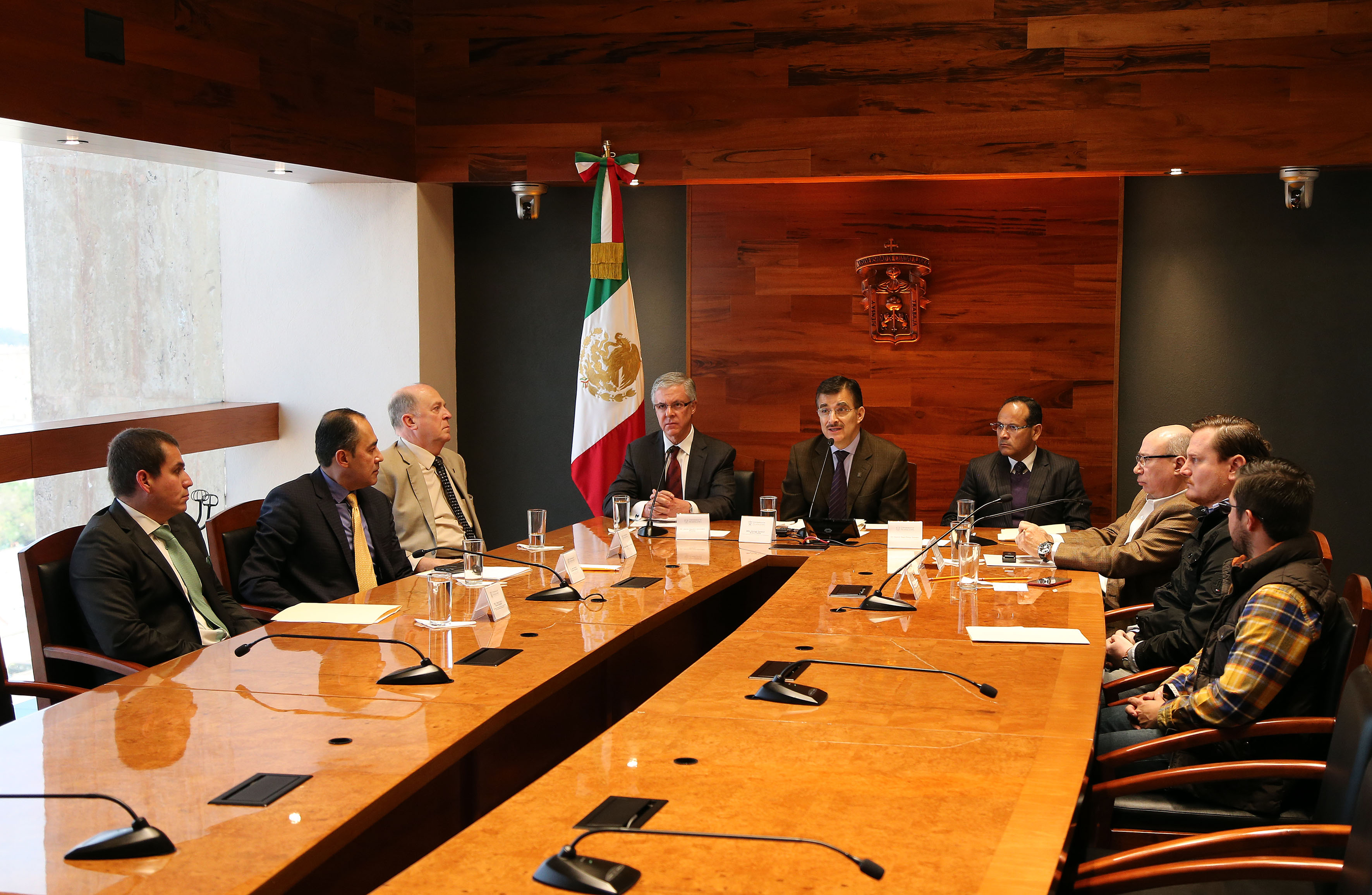 Rueda de prensa de La Universidad de Guadalajara, la Secretaría de Salud Jalisco y los Hospitales Civiles de Guadalajara  en el edificio de Rectoría General.