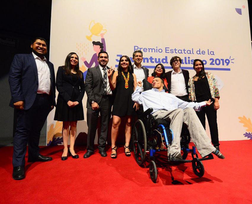 Recibe egresado de UDGVirtual Premio Estatal de la Juventud Jalisco 2019