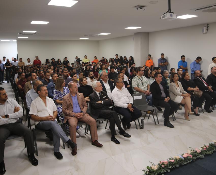 Inauguran auditorio Raúl Padilla López en Preparatoria de San José del Valle, en Tlajomulco