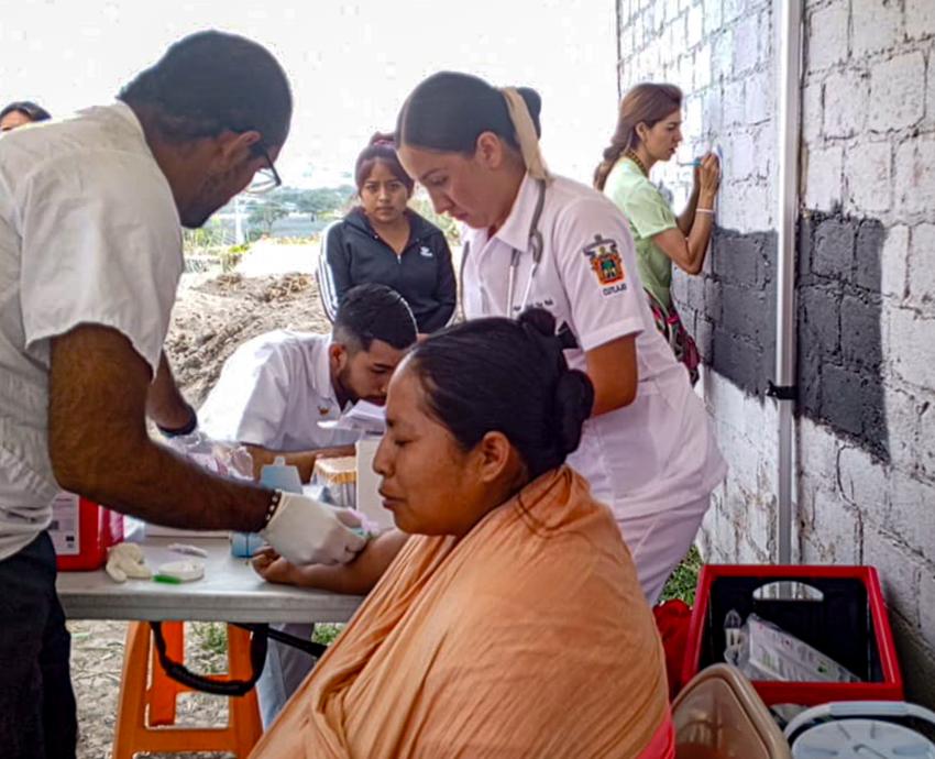 Suman esfuerzos para acercar servicios de salud a pueblos originarios de Cuexcomatitlán
