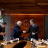 Rector General, maestro Itzcóatl Tonatiuh Bravo Padilla y doctor Francisco Valdés Ugalde en firma de convenio 