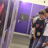 Personas viendo la exposición fotográfica de los cielos de México en Papirolas 2016