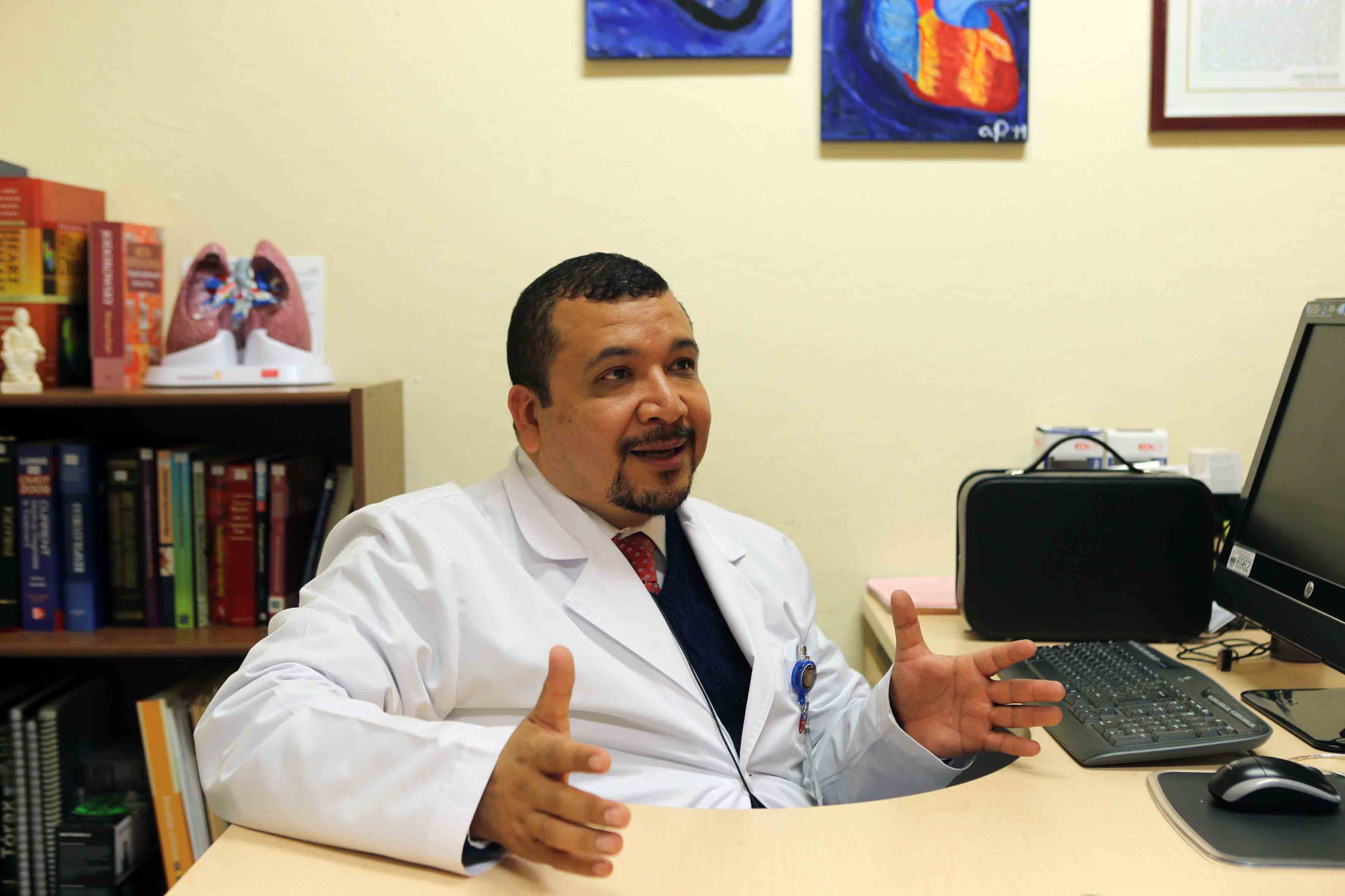 Rojas Sánchez, jefe del Servicio de Fisiología Pulmonar e Inhaloterapia del Hospital Civil de Guadalajara