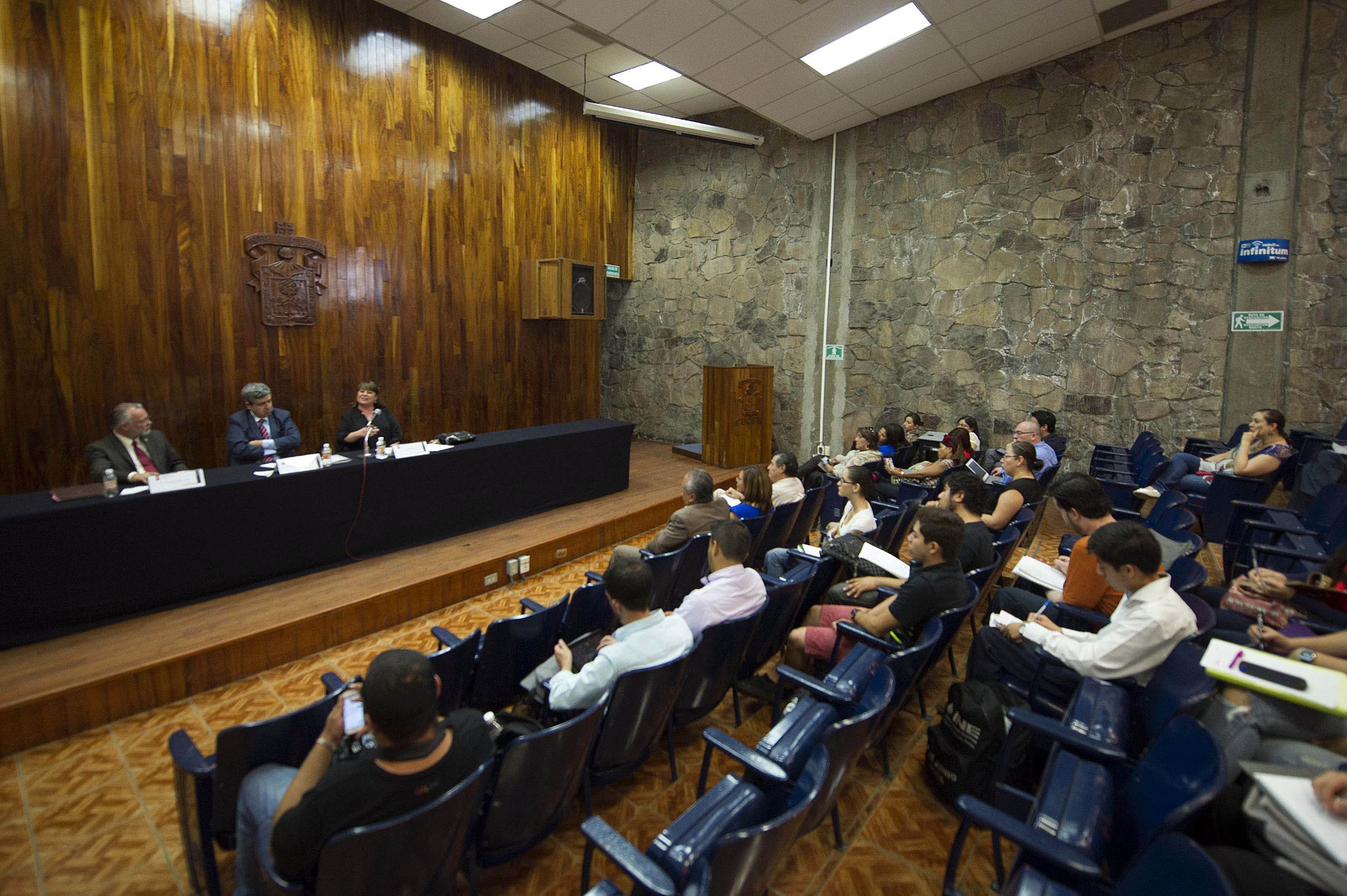 Asistentes a la conferencia “Universidades latinoamericanas. ¿El fin del humanismo?”
