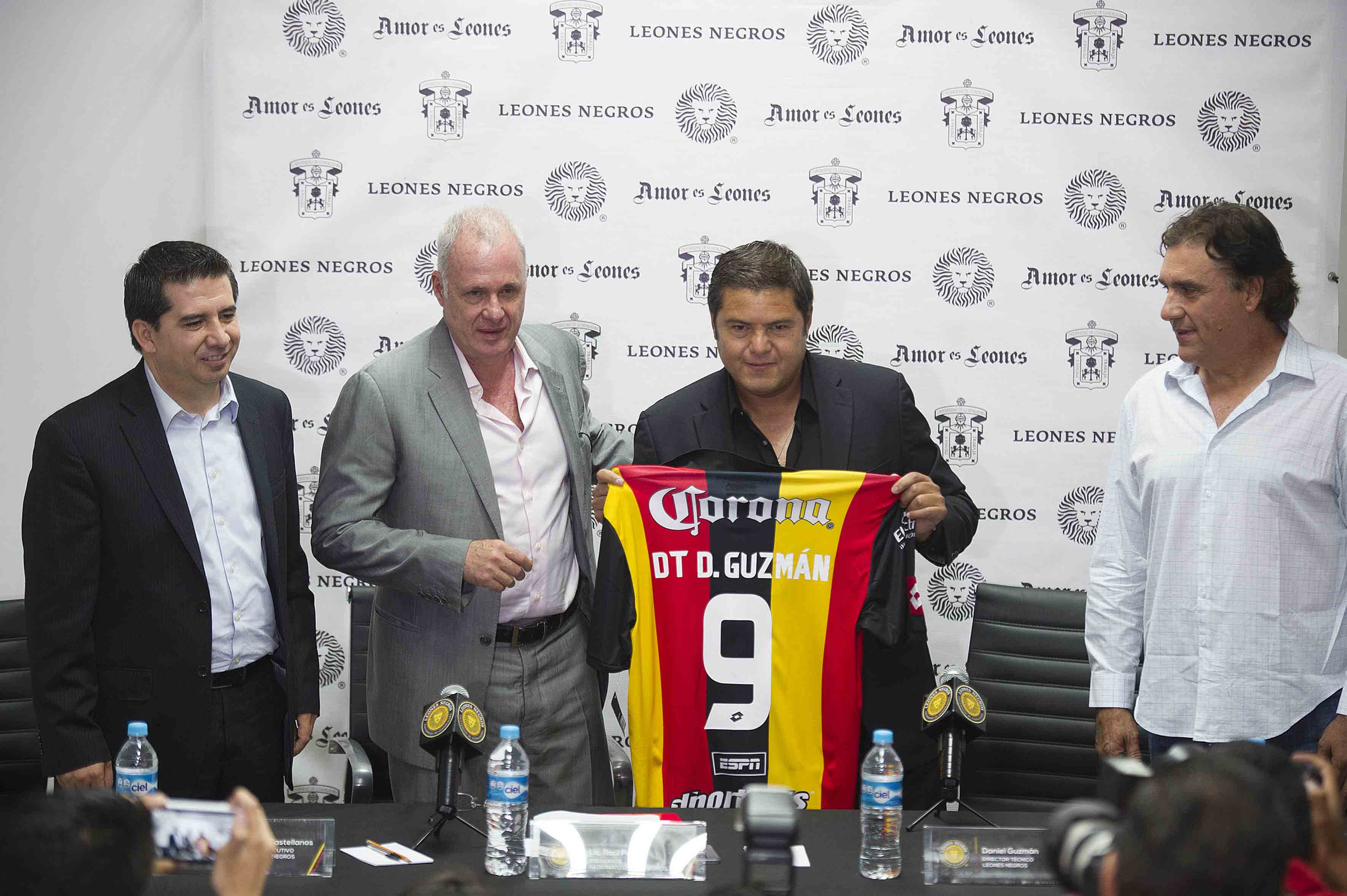 Presentan a Daniel Guzmán como nuevo líder de los Leones Negros |  Universidad de Guadalajara