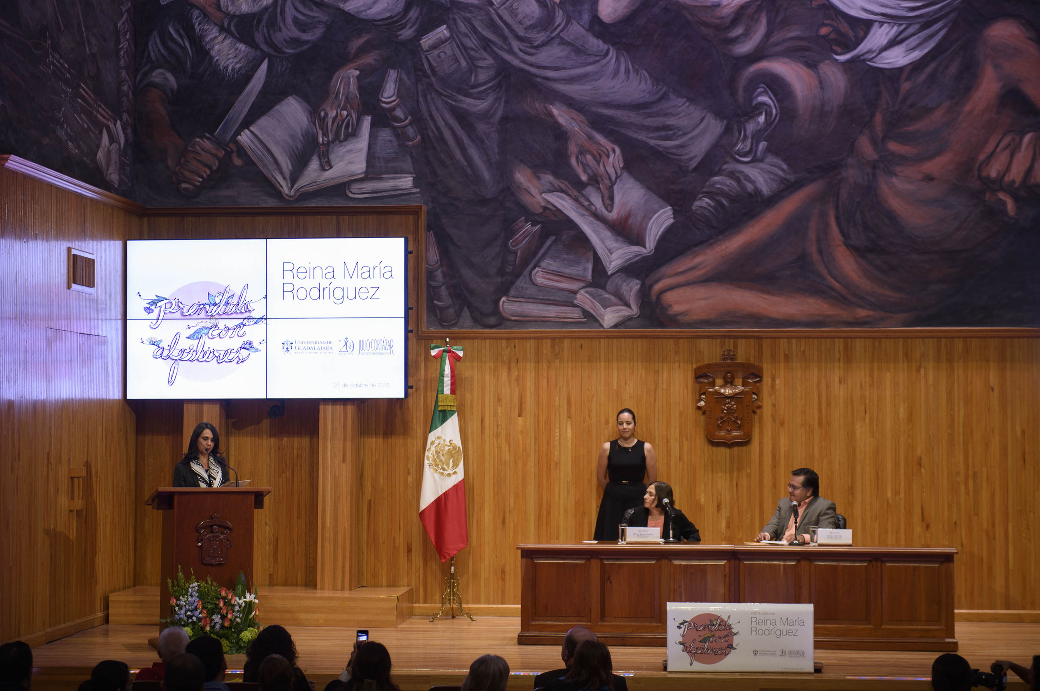 Poeta Reina María Rodríguez imparte conferencia en Cátedra Julio Cortázar