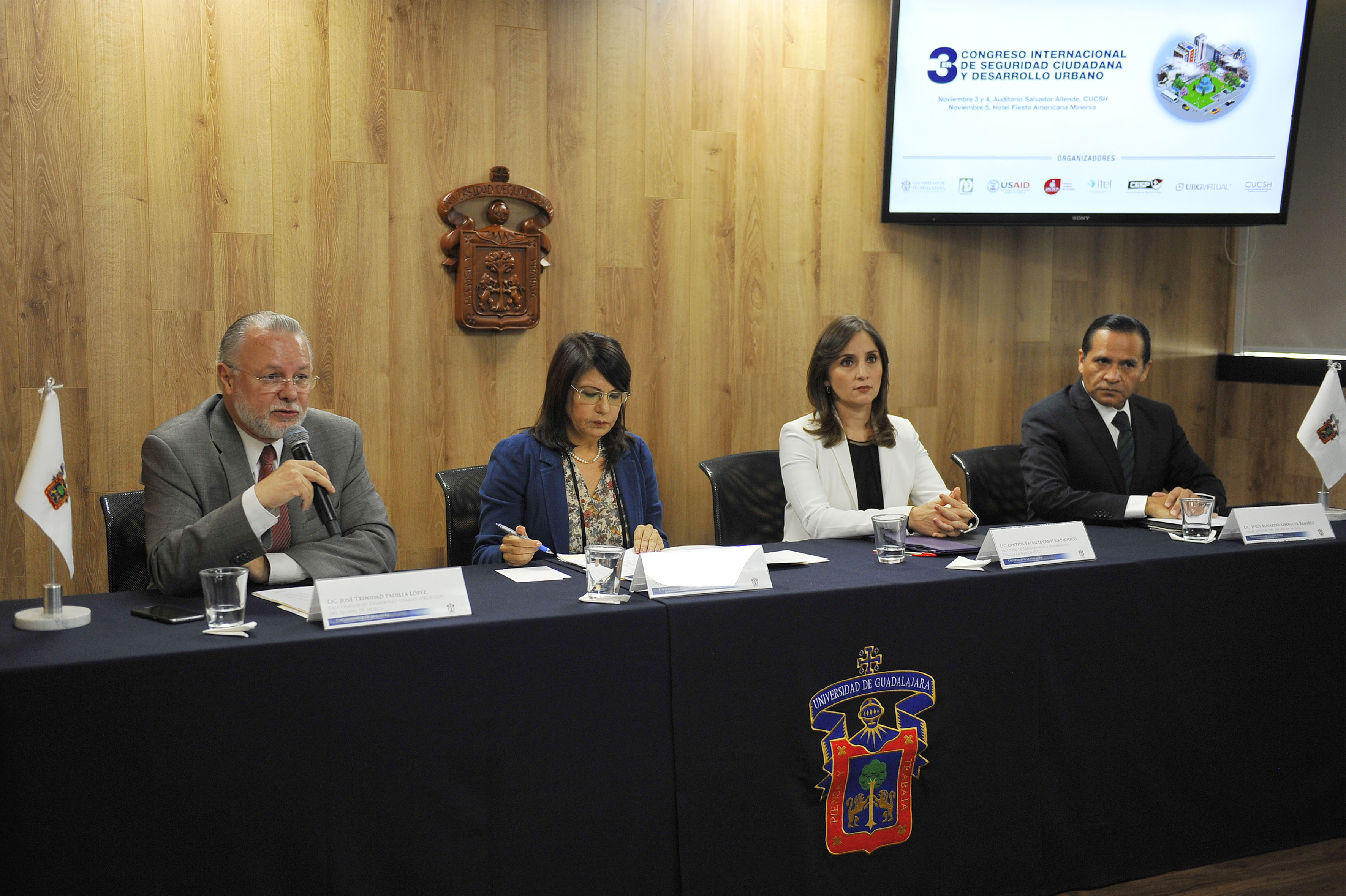 Miembros del presidium durante la rueda de prensa del  3er Congreso Internacional de Seguridad Ciudadana y Desarrollo Urbano 