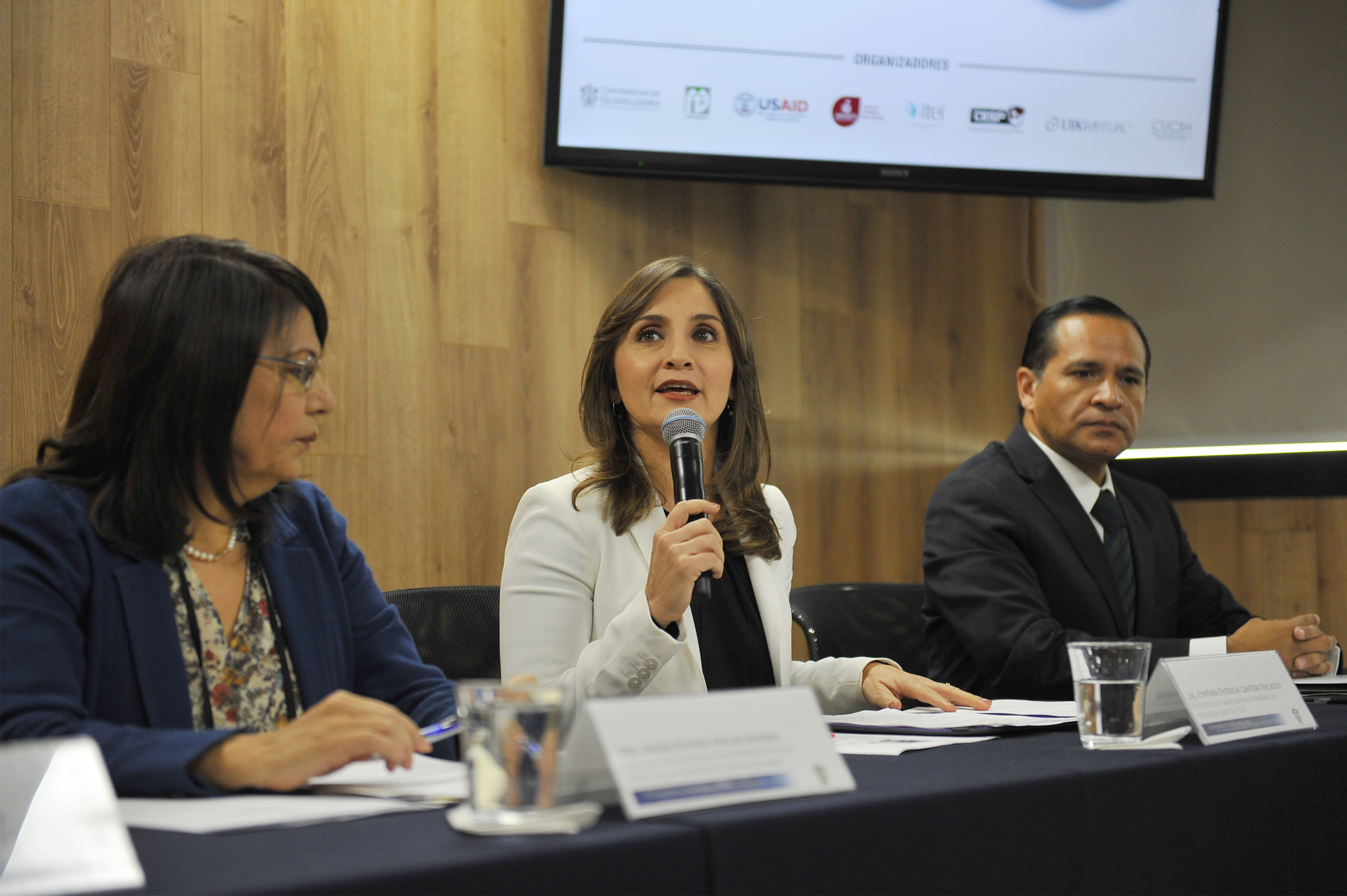 Al uso de la voz, Lic. Cynthia Patricia Castro Pacheco