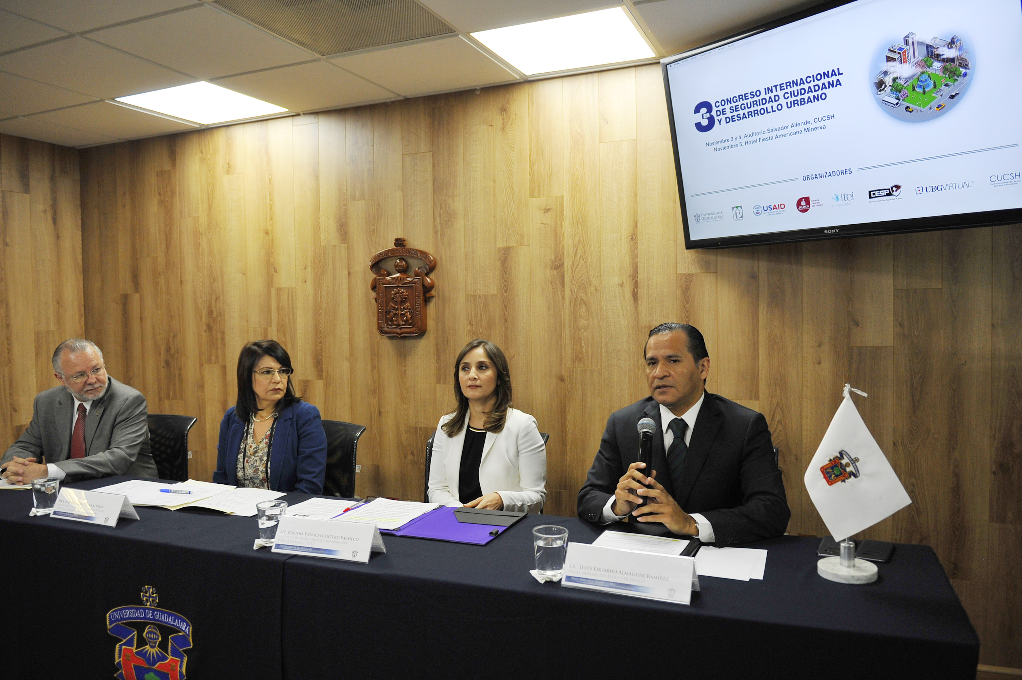 Miembros del presidium durante la rueda de prensa del  3er Congreso Internacional de Seguridad Ciudadana y Desarrollo Urbano 