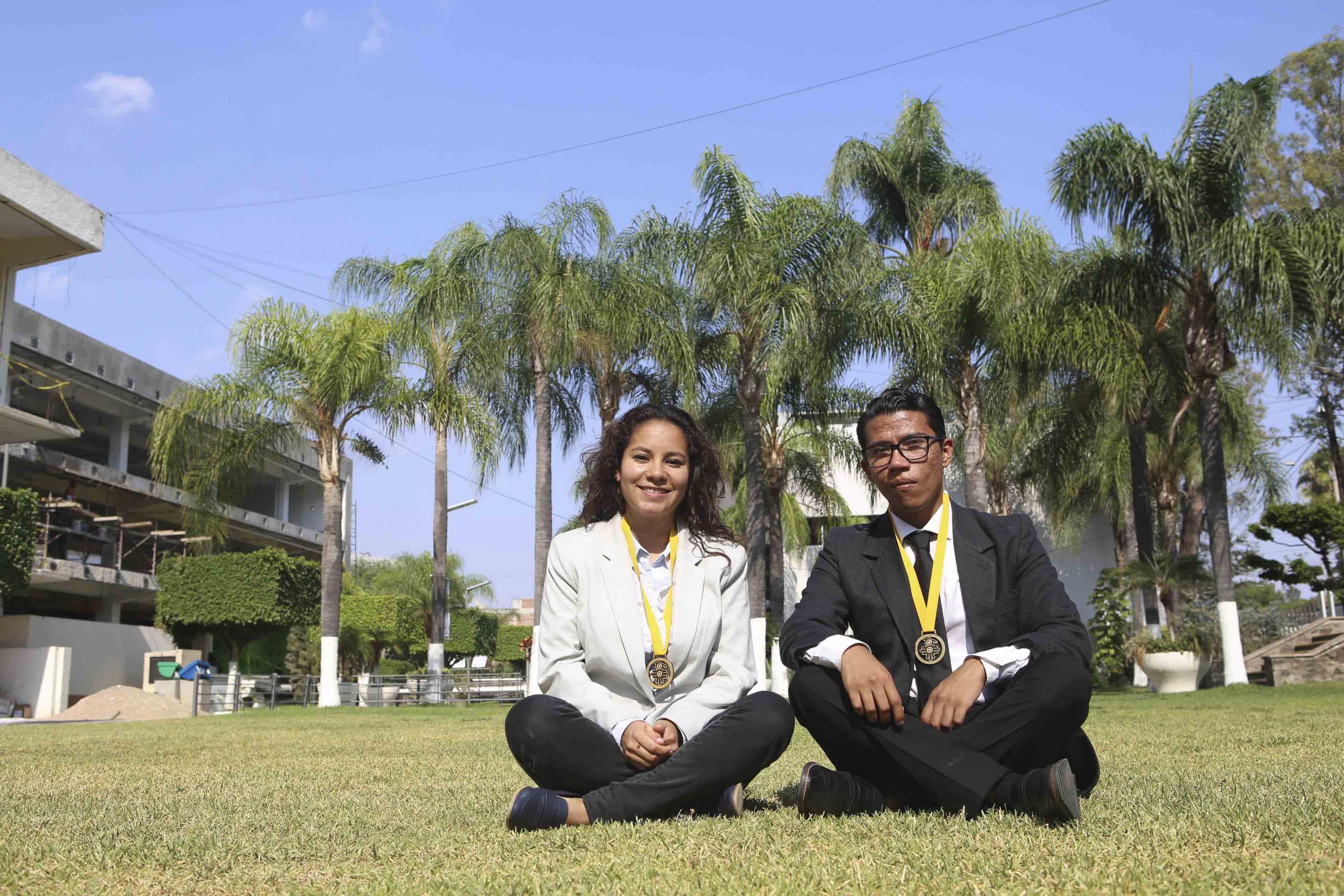 Tesistas del CUCS estudian efectos de la semilla de la guanábana y la flor  de jamaica sobre el cáncer | Universidad de Guadalajara