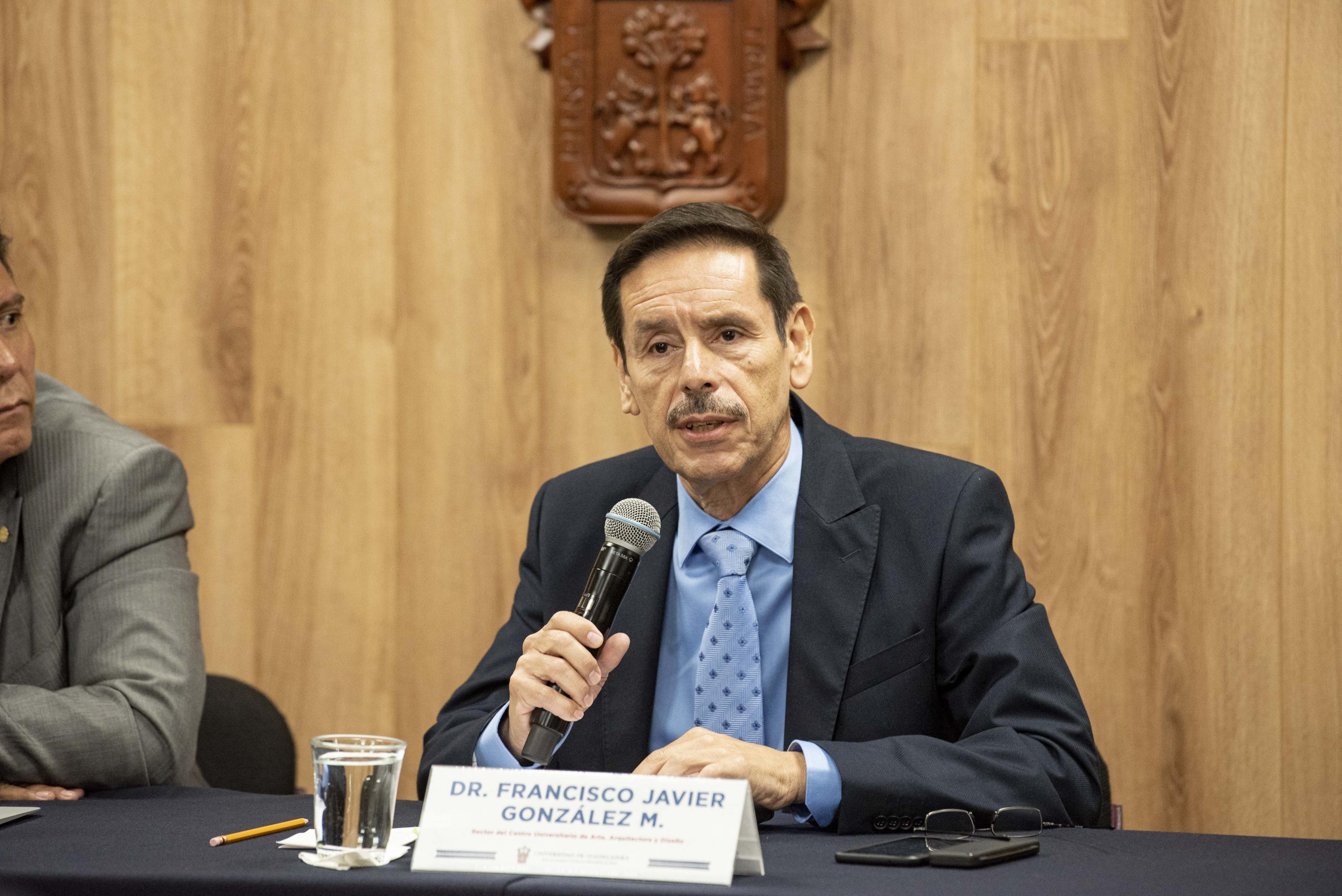 El Rector del Centro Universitario de Arte, Arquitectura y Diseño (CUAAD), doctor Francisco Javier González Madariaga, en uso de la palabra