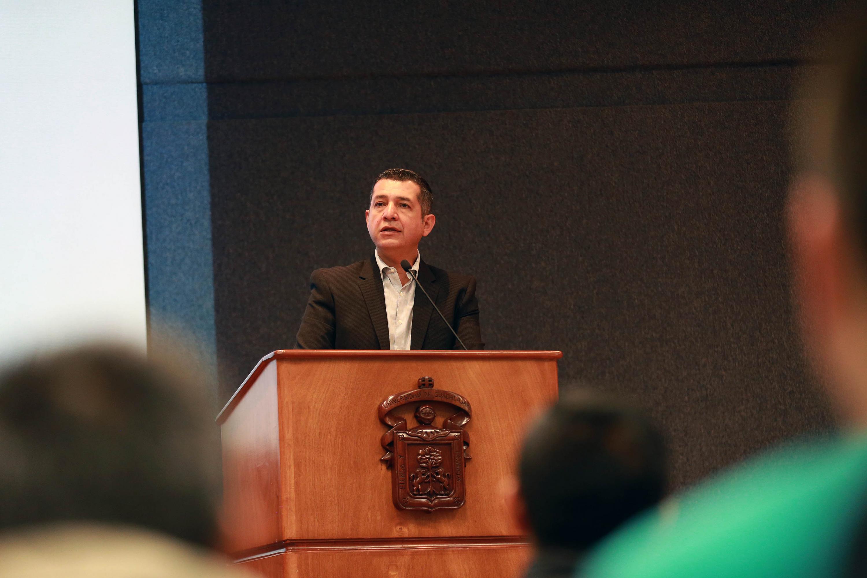 El Rector del CUCEA, maestro Luis Gustavo Padilla Montes, explicó que la UdeG está en un proceso de análisis