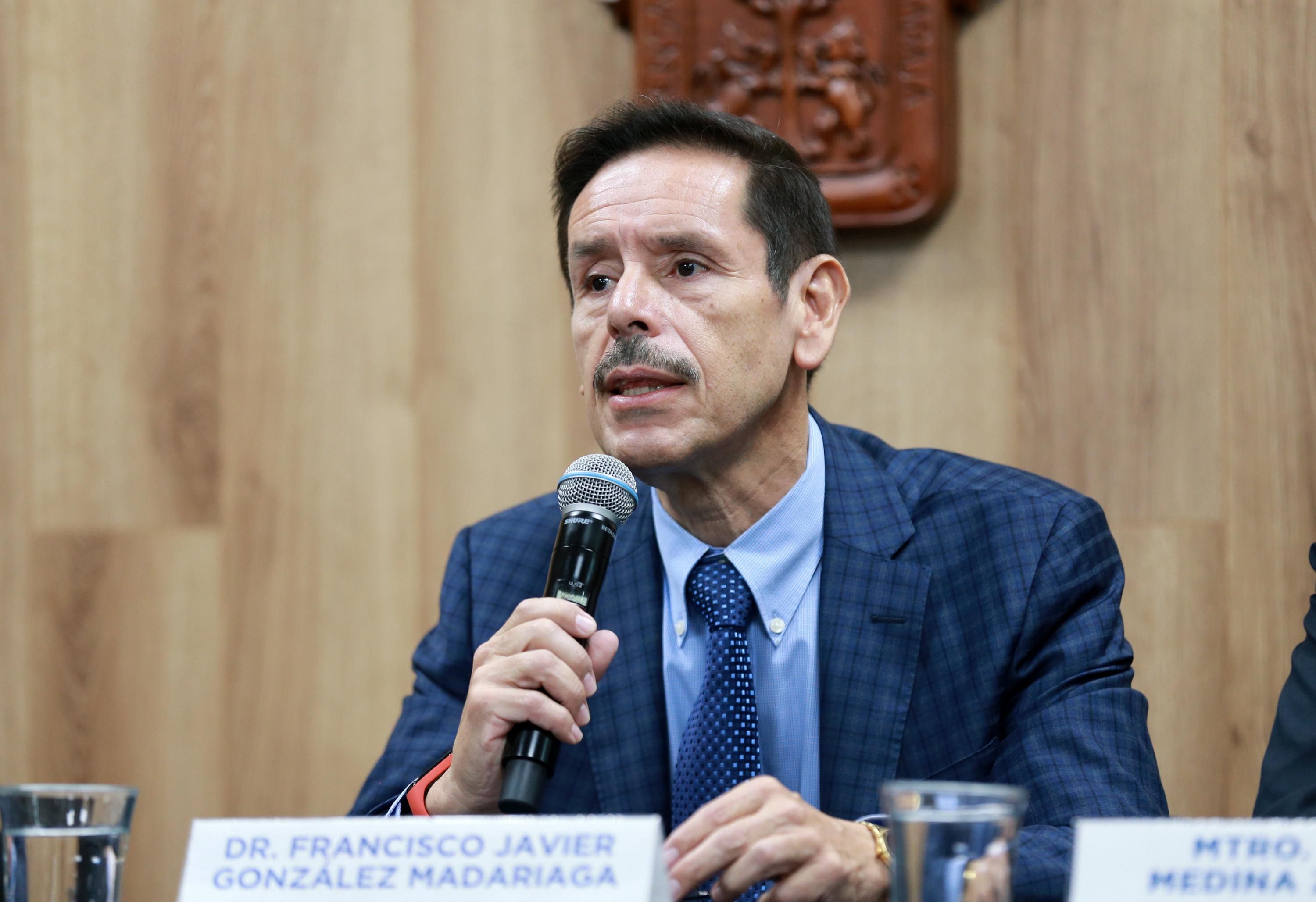 El Rector del CUAAD, doctor Francisco Javier González Madariaga, en uso de la palabra
