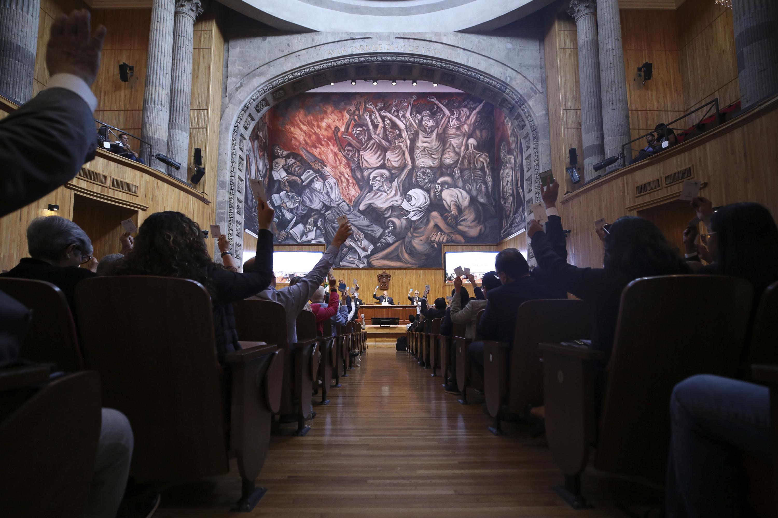 Aprueban el Doctorado “Honoris causa” al doctor José Aristeo Sarukhán Kermez y toman protesta a los nuevos consejeros del CGU 2022-2023
