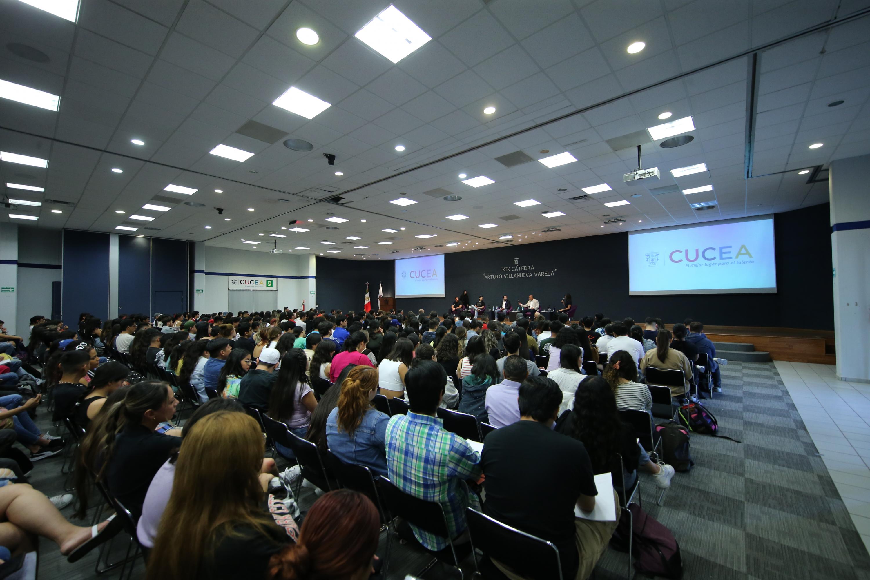 Egresados de CUCEA comparten experiencias en franquicias | Universidad de  Guadalajara