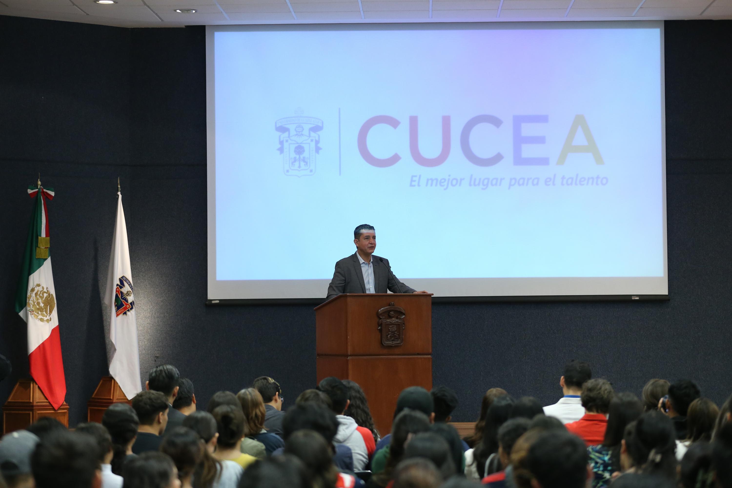 Egresados de CUCEA comparten experiencias en franquicias | Universidad de  Guadalajara