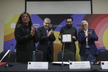 El jalisciense Alejandro von Düben recibió el Premio de Literatura Ciudad y Naturaleza José Emilio Pacheco