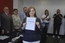 Obtiene la Mtra. Karla Planter Pérez registro como aspirante a la Rectoría General de la UdeG