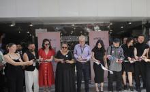 “Honestamente”, un recorrido entre moda y cultura pop junto a Denisse Guerrero