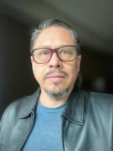 Joel Cortés, egresado de CUGDL, obtiene Premio Nacional de Periodismo de Salud