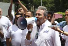 Trabajadores de la Rectoría General piden un ambiente de paz ante manifestantes