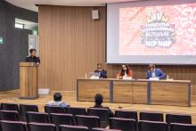 Una Isu: el rapero trilingüe que une luchas a través de las lenguas originarias