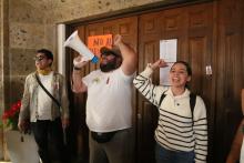 FEU se manifiesta contra el aumento del transporte público en Casa Jalisco