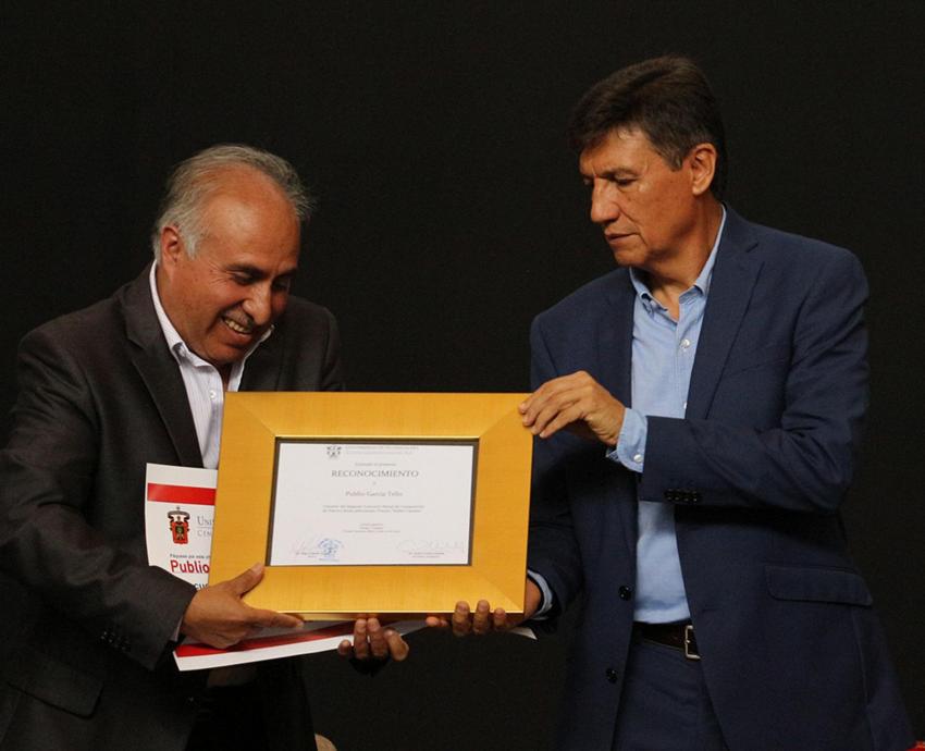 Publio García Tello recibe premio de la II Bienal de Composición  Rubén Fuentes