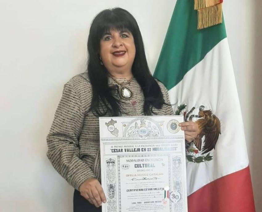 Egresada UDGVirtual recibe Premio Mundial a la Excelencia Cultural “César Vallejo 2022”