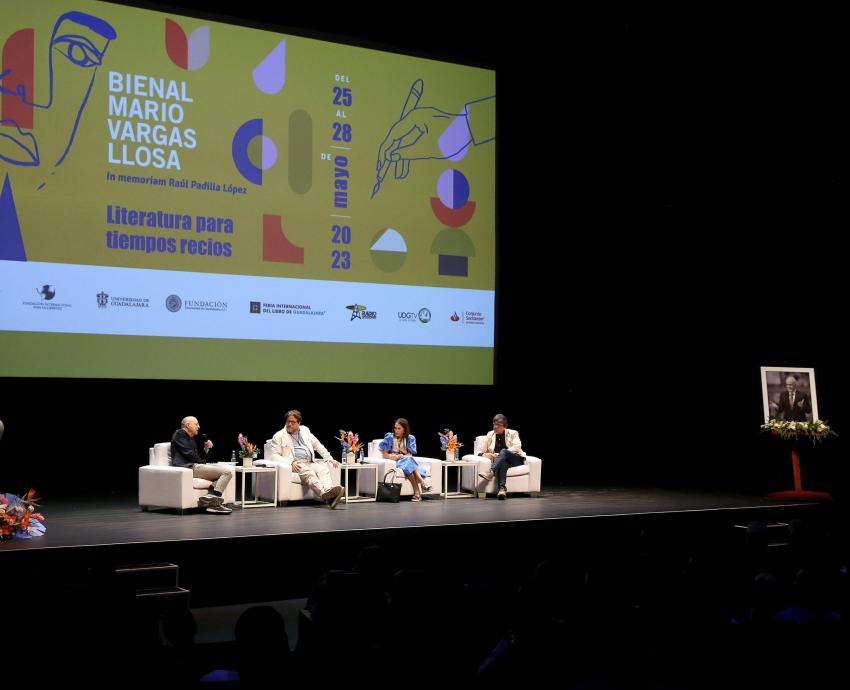 Escritores hablan sobre literatura y violencia política en la Bienal Mario Vargas Llosa