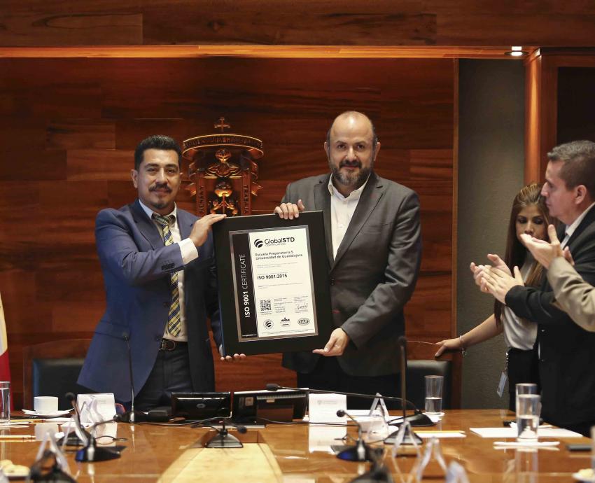 Renueva Prepa 5 certificación de calidad ISO 9001:2015