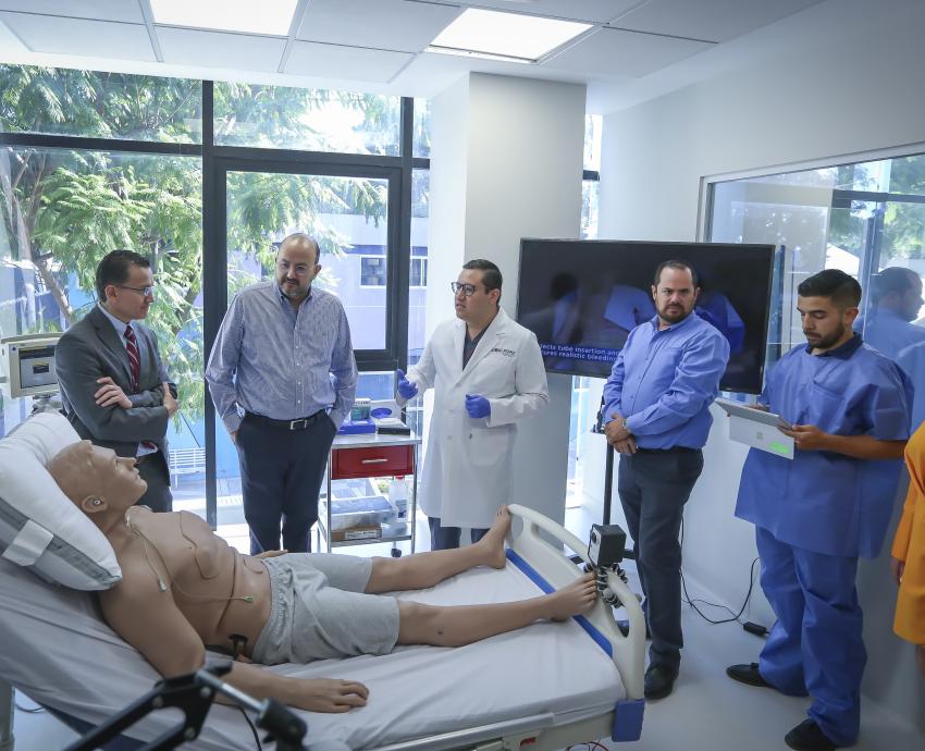 Prepara CUCS salas de simulación clínica para estudiantes de ciencias de la salud