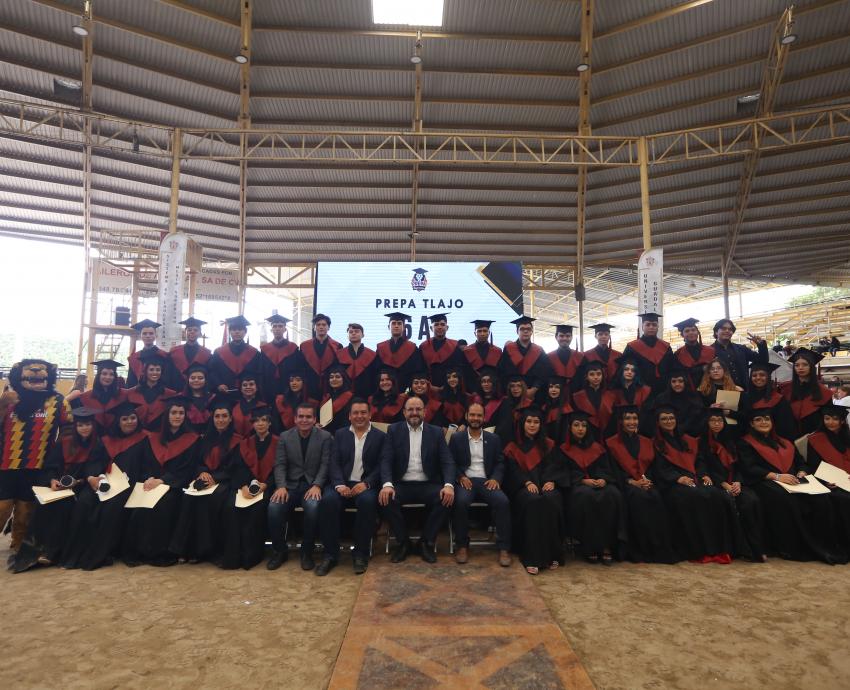 Rector General apadrina a la generación de egresados más grande de la Preparatoria Regional de Tlajomulco de Zúñiga y sus tres módulos