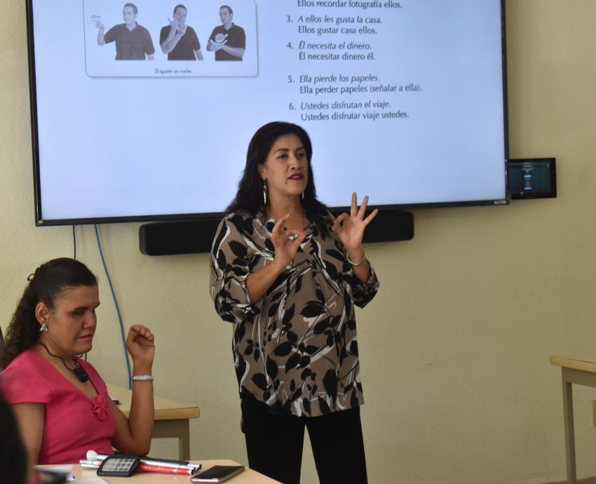 UDGVirtual fomenta la inclusión con un curso de Lengua de Señas Mexicana dirigido a docentes