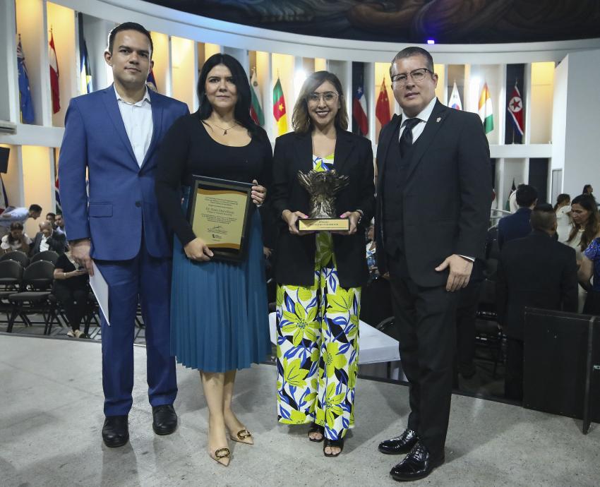 Reconocen labor de la Defensoría de los Derechos Universitarios con el Premio México en tus Manos
