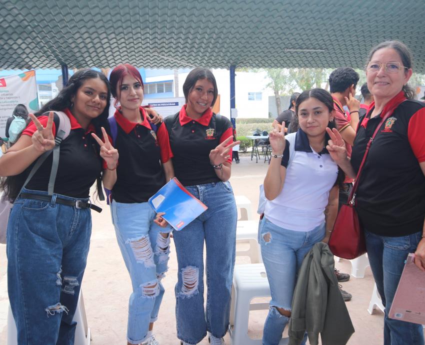 Brigada "Nos late servir" ofrece servicios de salud en Preparatoria de Tlajomulco