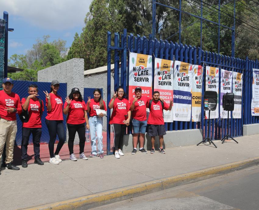 Brigada "Nos late servir" ofrece servicios de salud en Preparatoria de Tlajomulco