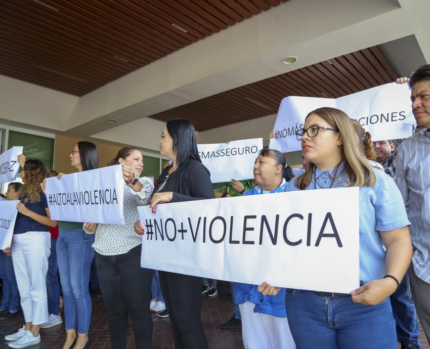 Realiza UdeG paro simbólico de labores para exigir un alto a la violencia