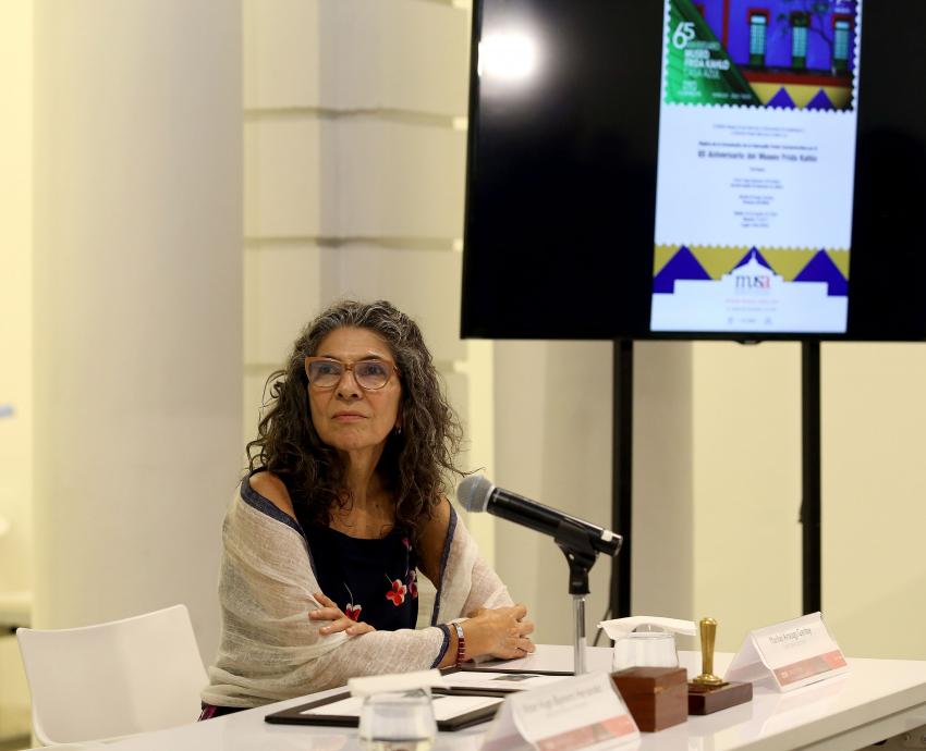 Presentan en MUSA estampilla conmemorativa por 65 aniversario del Museo Frida Kahlo-Casa Azul