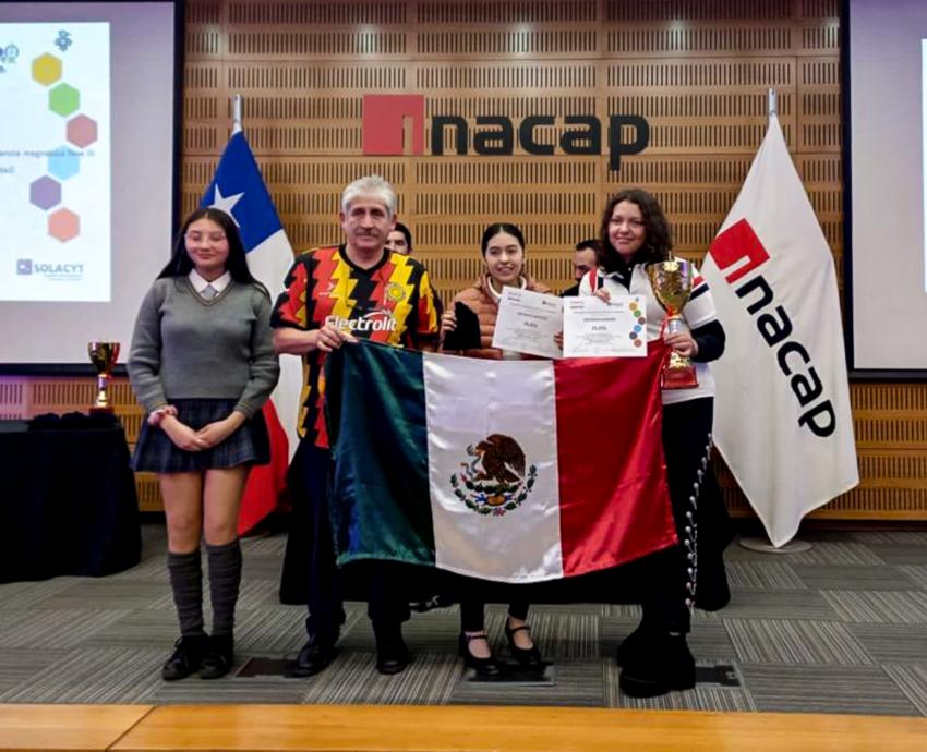 Estudiantes de Preparatoria de Jocotepec ganan medalla de plata en Infomatrix Chile