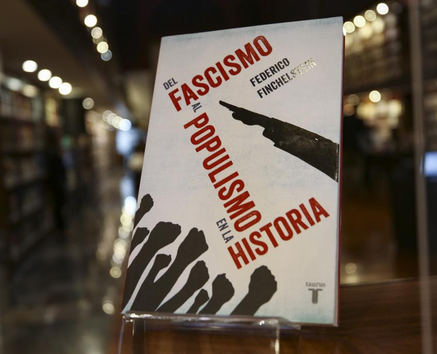 Debaten las similitudes entre fascismo y populismo en el mundo