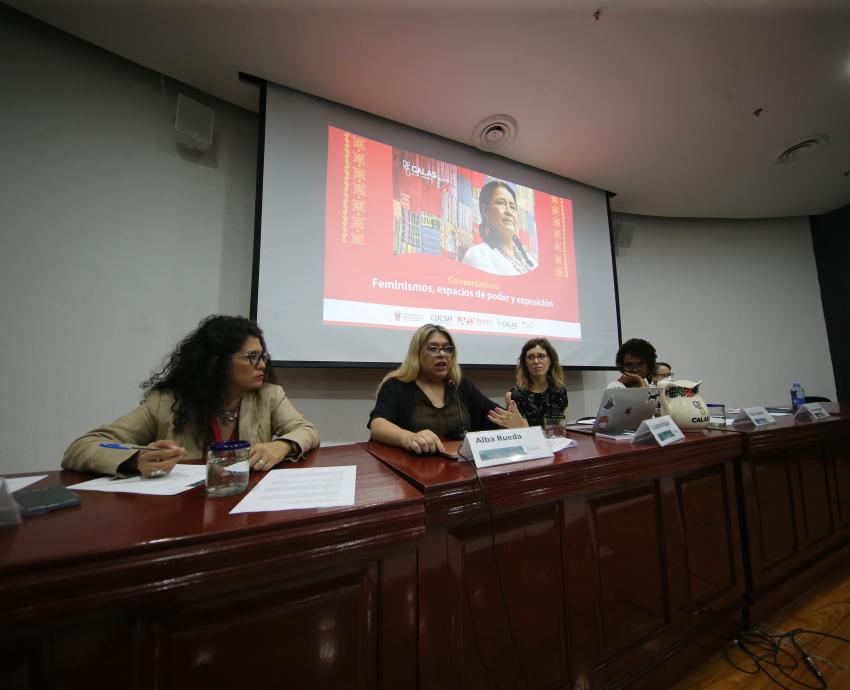 Dialogan mujeres líderes sobre feminismos y espacios de poder