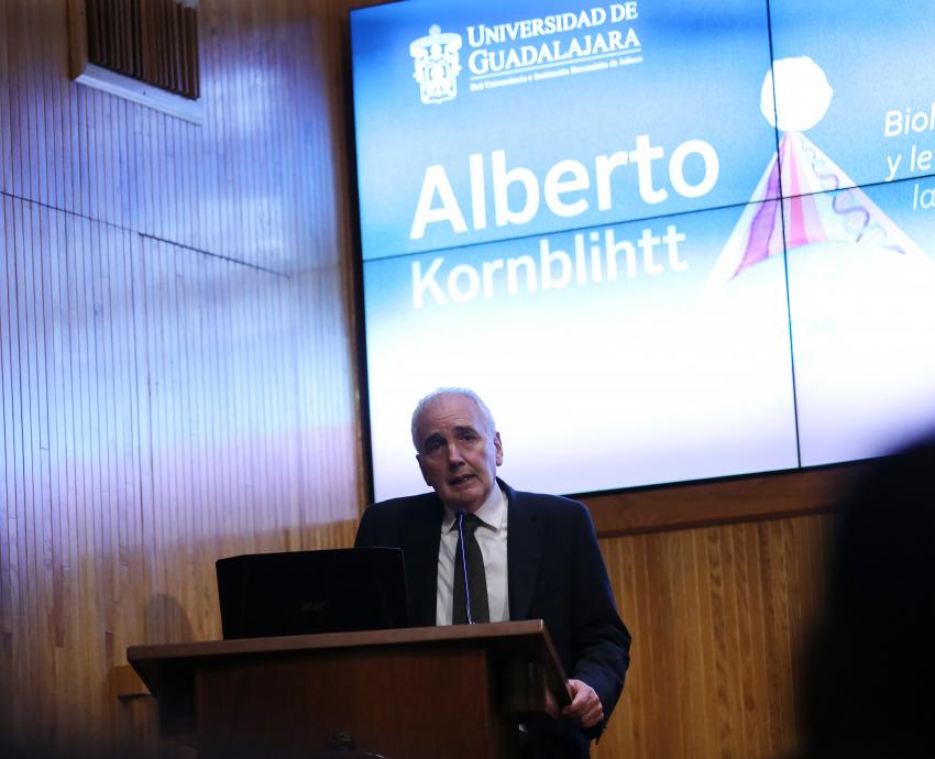 Alberto Kornblihtt reflexiona sobre la evolución a partir de la Luna