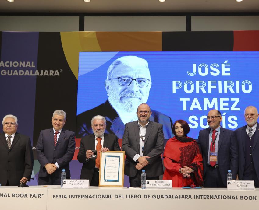 Recibe José Porfirio Tamez Solís Homenaje al Bibliotecario FIL 2023