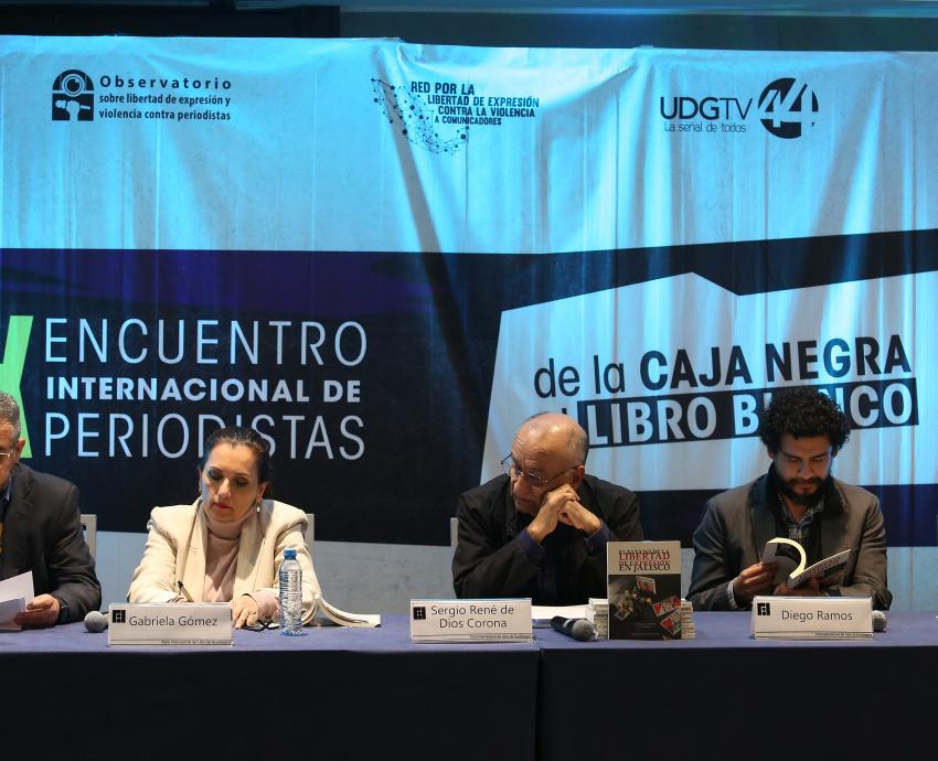 En novedad editorial, expertos señalan violencia y precariedad de periodistas en Jalisco