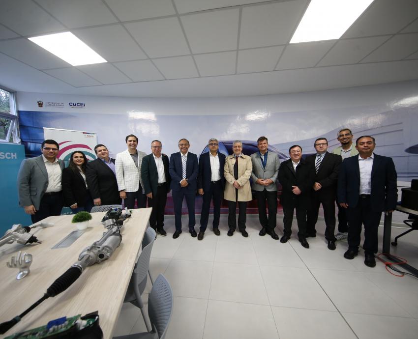 Inauguran UdeG y Bosch México laboratorio de software embebido en CUCEI