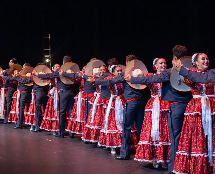 “Al son de México” cierra los festejos por 70 años de la enseñanza de las artes en la UdeG