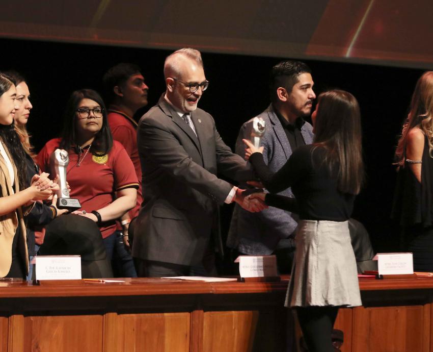 UdeG reconoce a sus atletas en la Segunda Gala del Deporte Universitario