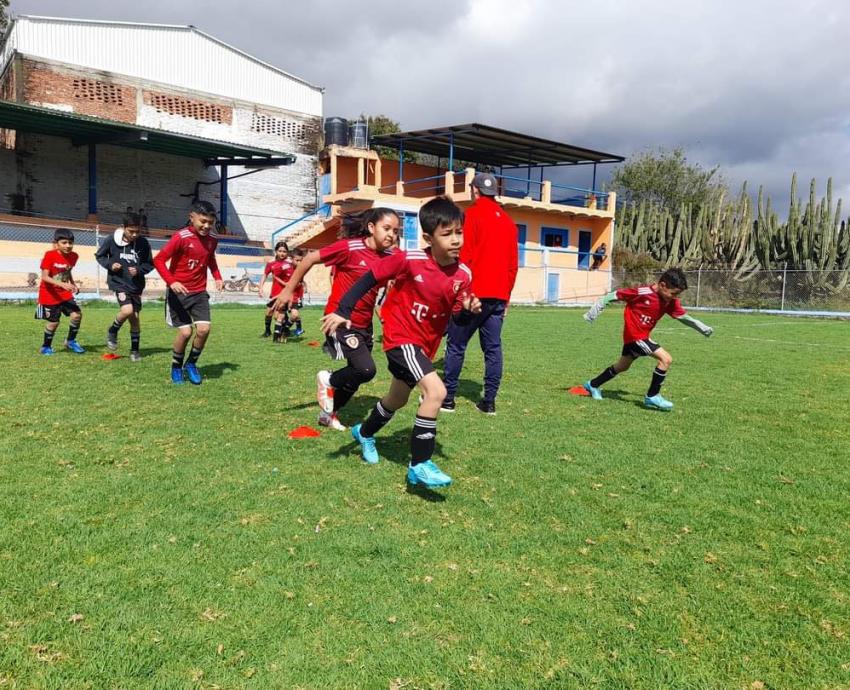 Estudiantes llevan el deporte a escuelas de la región Sur de Jalisco