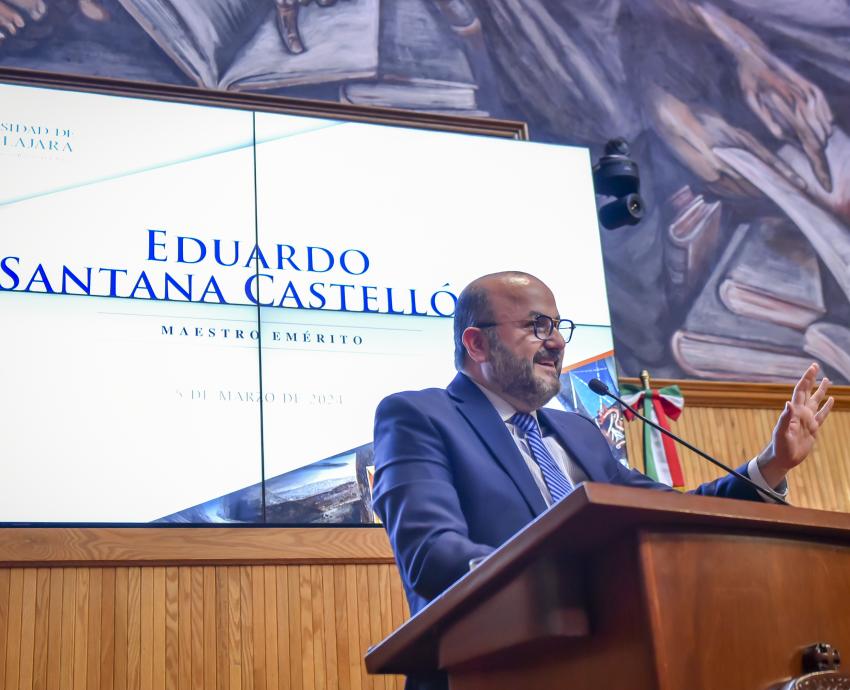 Reconocen al doctor Eduardo Santana como Maestro Emérito de la UdeG